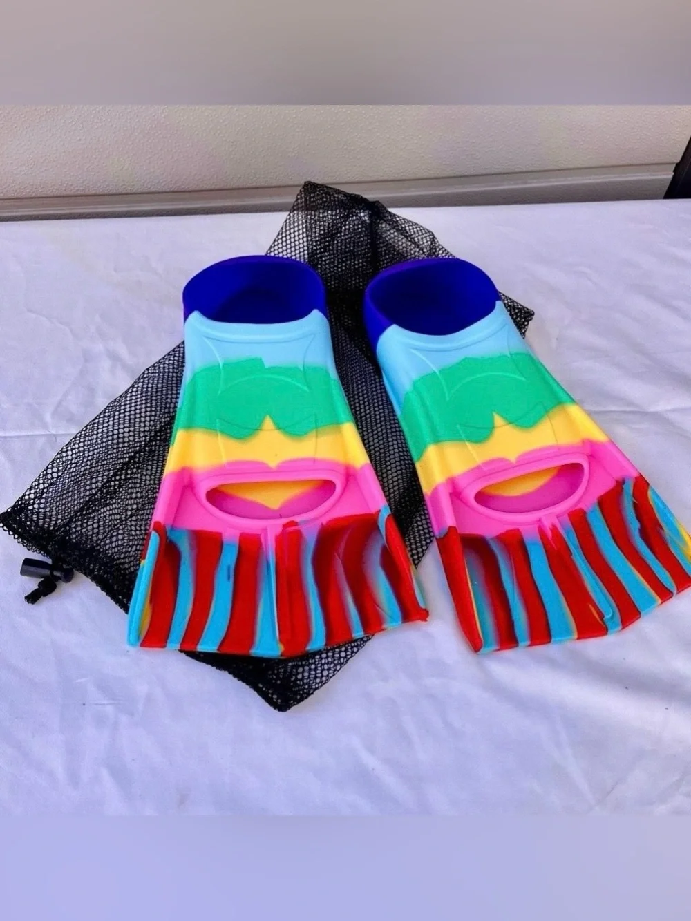 Kids Swim Fins, Comfortable Silicone Flippers for Swimming and Diving, Size Suit